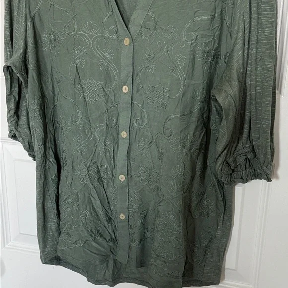 NWOT Democracy Green Embroidered Blouse Sz Large - Picture 4 of 8